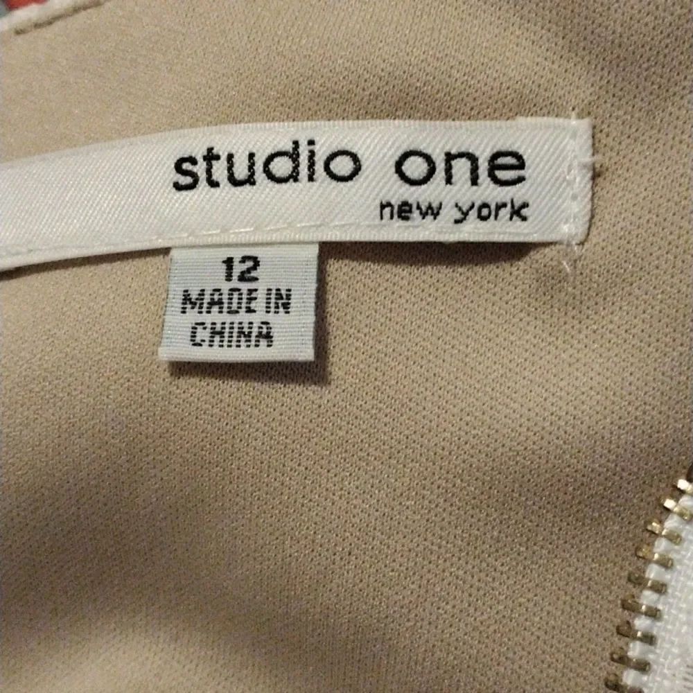 Studio One Colorblock Lace Dress - Picture 7 of 11